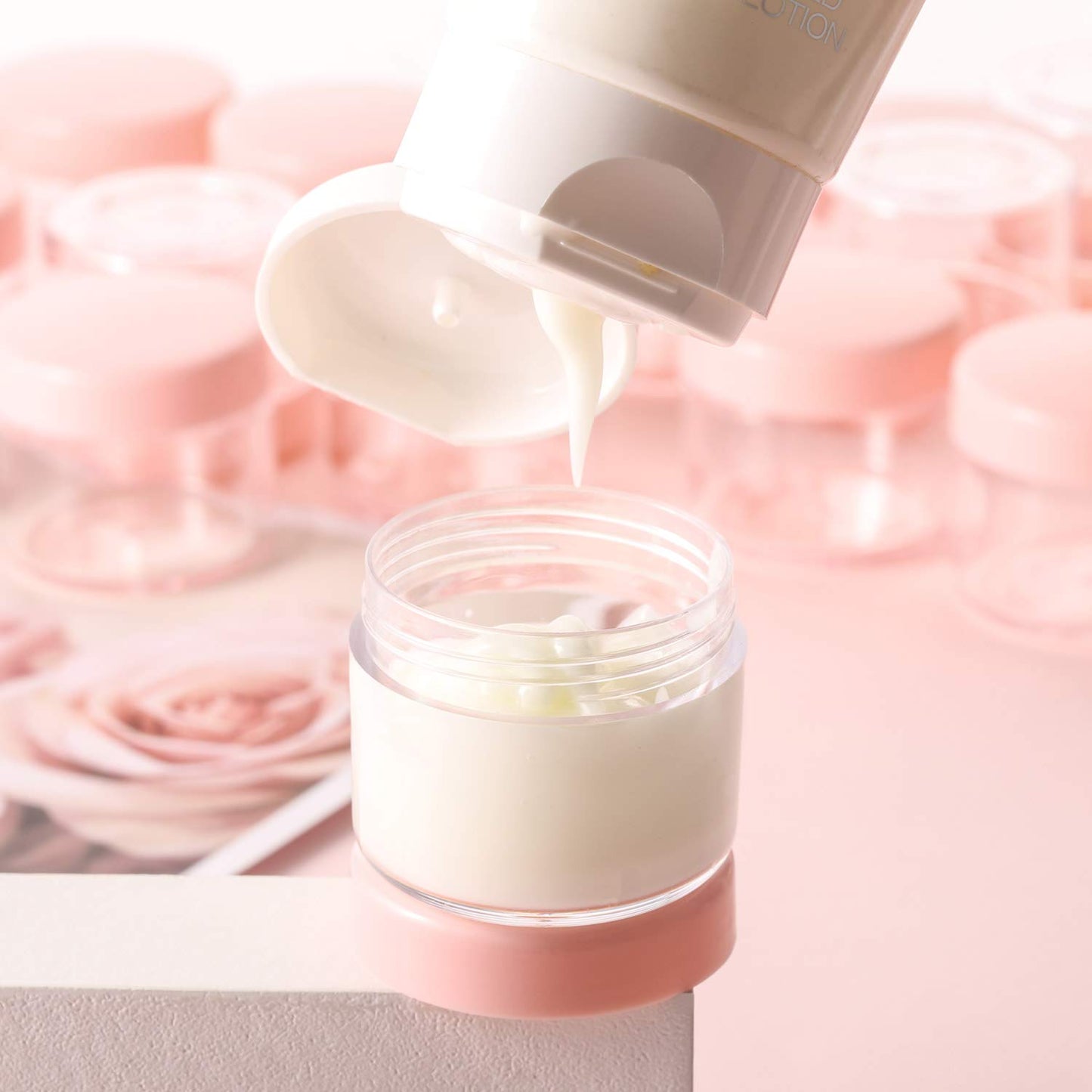 100 Count 20g Sample Containers with Lids，Refillable Cosmetic Containers Small Plastic Jars Lip Scrub Container - Pink